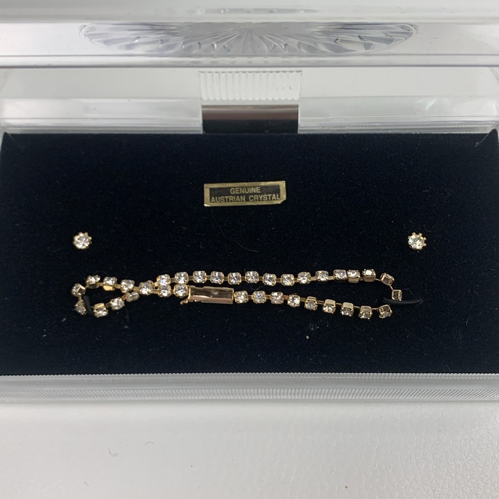 Australian Crystal Bracelet Post earring set Gold Accent 8” Tennis bracelet New